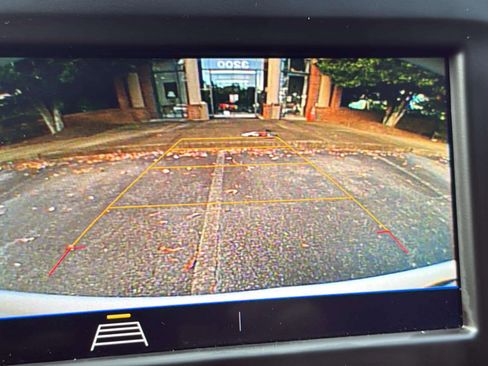 Used 2021 Chevrolet Equinox LT image 22