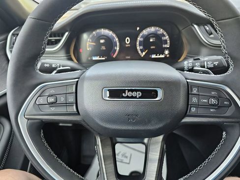 New 2025 Jeep Grand Cherokee Limited w/ Black Appearance Package AWD/4WD image 12