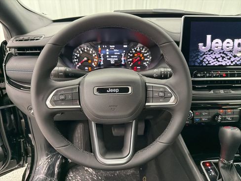 New 2026 Jeep Compass Latitude image 18