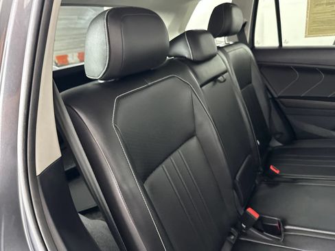 Used 2024 Volkswagen Tiguan SE w/ Panoramic Sunroof Package AWD/4WD image 31