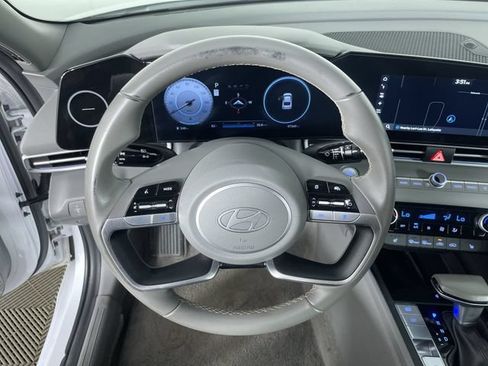 Used 2025 Hyundai Elantra SEL FWD image 27