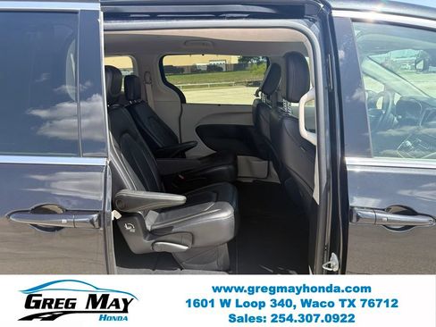 Used 2022 Chrysler Pacifica Touring-L FWD image 27