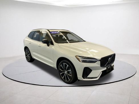 Certified 2025 Volvo XC60 B5 Plus image 1