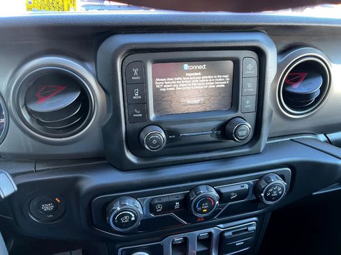 Used 2018 Jeep Wrangler Sport image 22