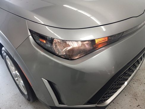 Used 2025 Kia Soul LX w/ LX Technology Package FWD image 5