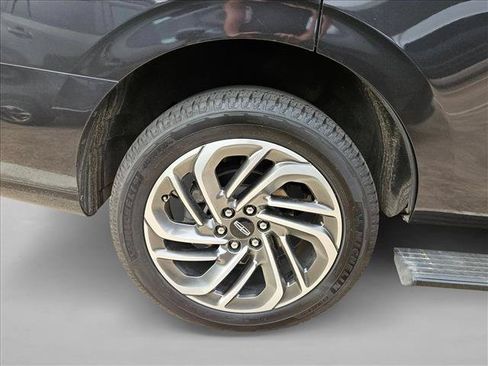 Used 2025 Lincoln Navigator Reserve AWD/4WD image 18