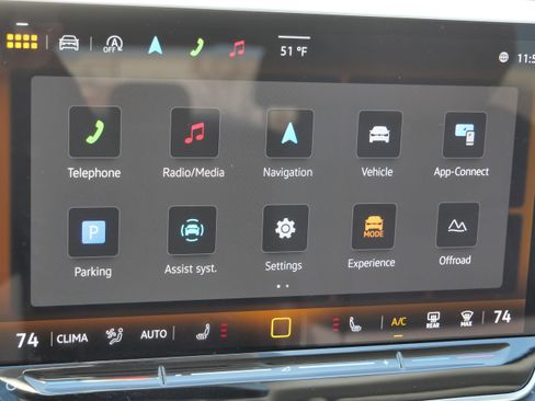 Certified 2025 Volkswagen Tiguan SE image 32