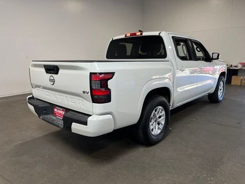 Used 2024 Nissan Frontier SV RWD image 3