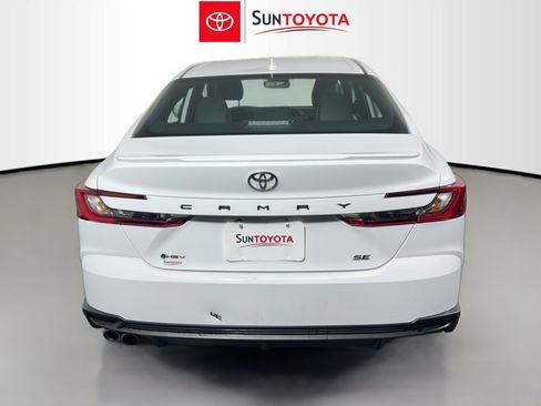 Used 2025 Toyota Camry SE image 5
