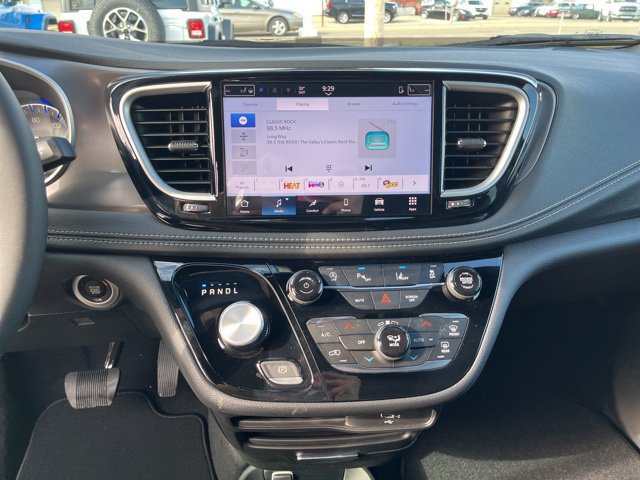 New 2026 Chrysler Pacifica Select w/ S Appearance Package FWD image 15