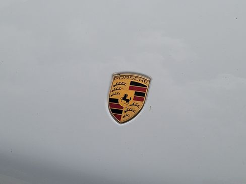 Used 2022 Porsche Macan AWD/4WD image 5