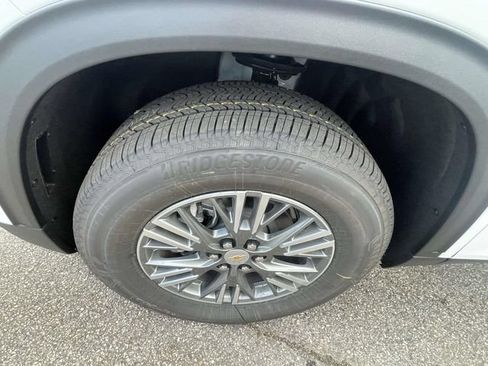 New 2027 Chevrolet Traverse LT w/ Driver Confidence Package FWD image 9