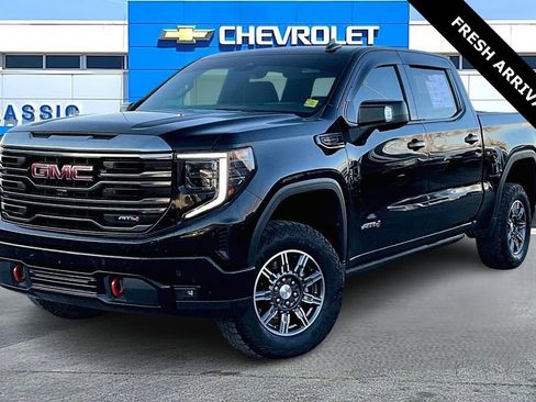 Used 2024 GMC Sierra 1500 AT4 w/ Technology Package image 3