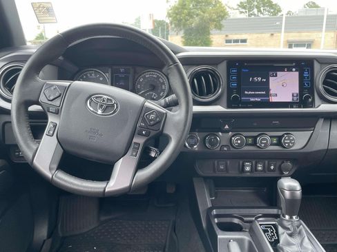 Used 2019 Toyota Tacoma TRD Sport AWD/4WD image 12