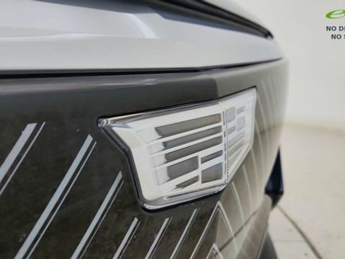 Used 2024 Cadillac Lyriq Luxury RWD image 16
