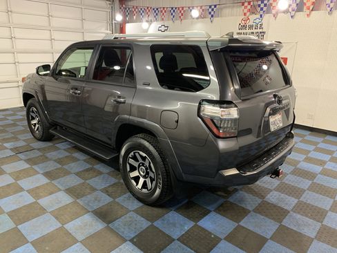 Used 2018 Toyota 4Runner SR5 image 3