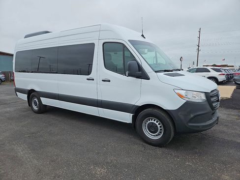 Used 2025 Mercedes-Benz Sprinter 2500 image 10
