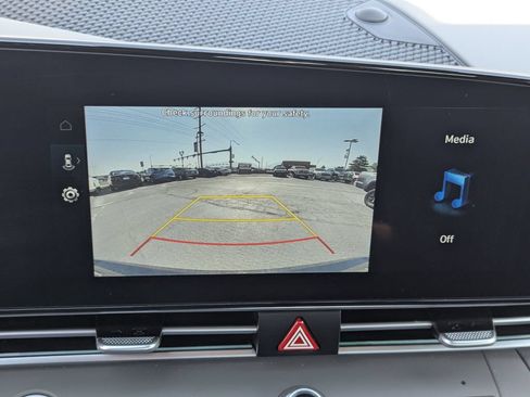 Used 2025 Hyundai Elantra SEL FWD image 16