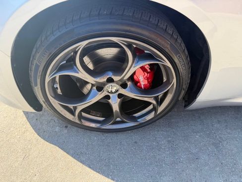 Used 2019 Alfa Romeo Giulia Ti Sport w/ Quick Order Package 22S Sport AWD/4WD image 10