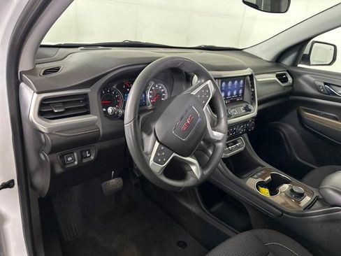 Used 2023 GMC Acadia SLE image 13