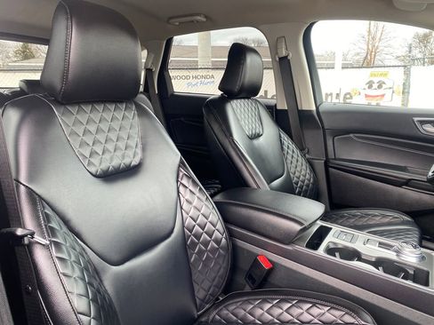 Used 2024 Ford Edge Titanium image 17