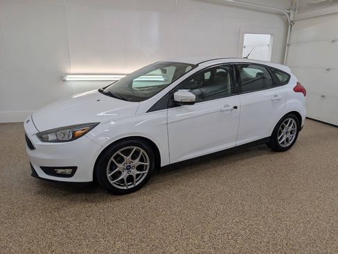 Used 2015 Ford Focus SE w/ Equipment Group 201A FWD image 1
