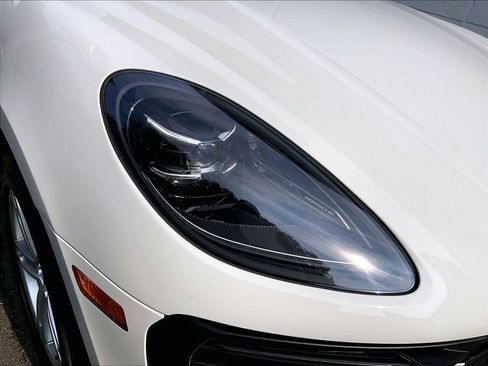 Certified 2023 Porsche Macan AWD/4WD image 30