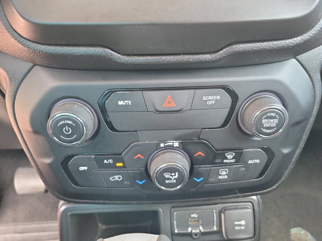 Used 2020 Jeep Renegade Altitude FWD image 18