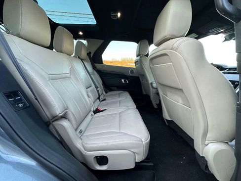 Used 2017 Land Rover Discovery HSE AWD/4WD image 37