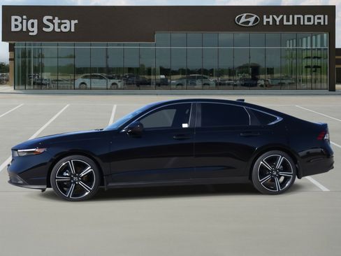 Used 2025 Honda Accord Sport image 2