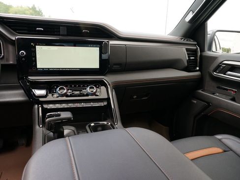 Used 2024 GMC Sierra 1500 AT4 image 22