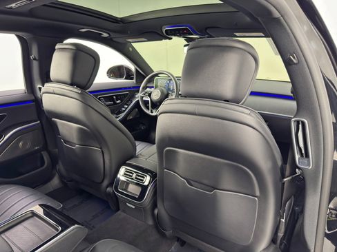 Used 2022 Mercedes-Benz S 500 4MATIC w/ AMG Line Package image 45
