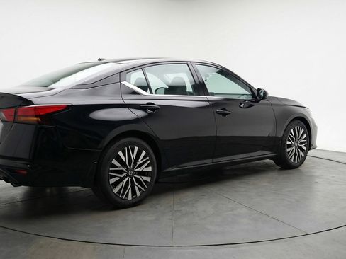 Used 2025 Nissan Altima 2.5 SV FWD image 7