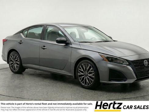 Used 2025 Nissan Altima 2.5 SV FWD image 1