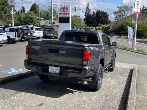Used 2018 Toyota Tacoma TRD Off-Road w/ Technology Package AWD/4WD image 6