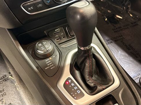 Used 2018 Jeep Cherokee Trailhawk w/ Cold Weather Group image 24