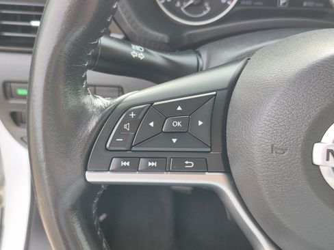 Used 2022 Nissan Sentra SV FWD image 19