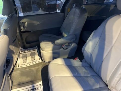 Used 2014 Toyota Sienna Limited image 16