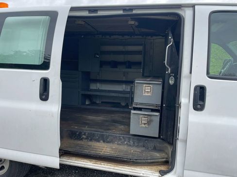 Used 2013 Chevrolet Express 3500 RWD image 20