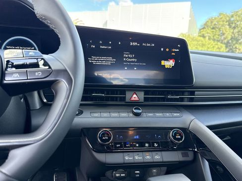 Used 2025 Hyundai Elantra SEL w/ Cargo Package image 18