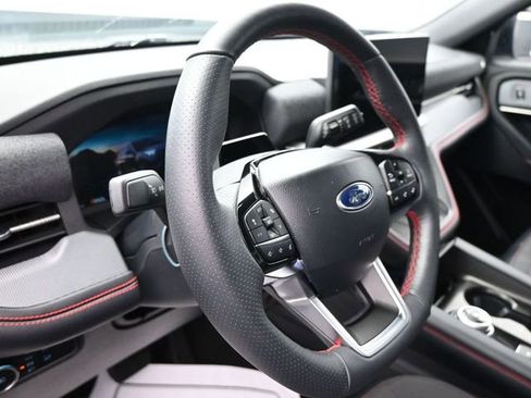 Used 2025 Ford Explorer ST-Line w/ Premium Package image 27