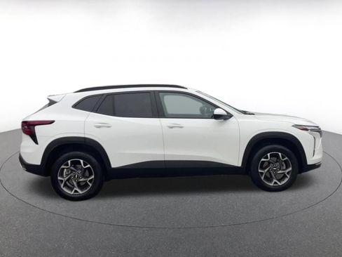 Used 2025 Chevrolet Trax LT image 16