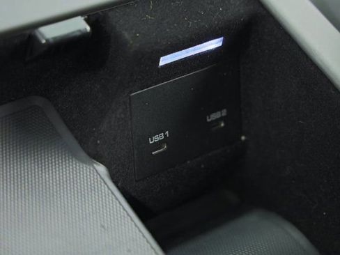 Used 2022 Porsche Cayenne Platinum Edition image 29