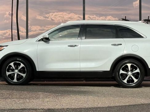 Used 2017 Kia Sorento EX w/ EX V6 Premium Package image 6
