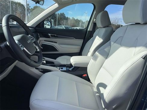 New 2025 Kia Telluride S image 4