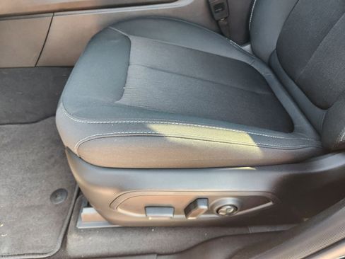 New 2025 Jeep Grand Cherokee L Laredo image 18