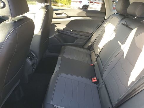New 2026 Volkswagen Taos SE image 10
