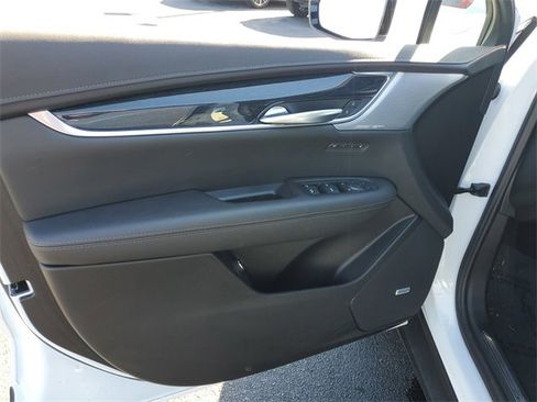Used 2025 Cadillac XT5 Premium Luxury image 13