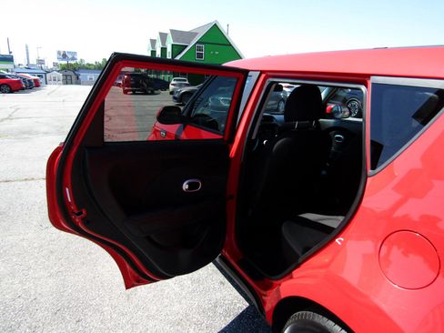 Used 2019 Kia Soul + image 18