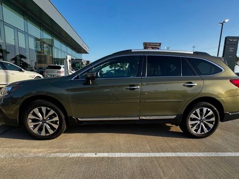 Used 2019 Subaru Outback 3.6R Touring w/ Popular Package #3A AWD/4WD image 3